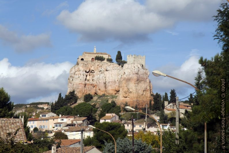 Rocher de Vitrolles avec la chapelle Notre-Dame-de-Vie. Photo © André M. Winter