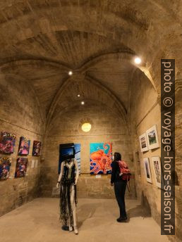 Exposition d'art dans la Chapelle Saint Sulpice. Photo © André M. Winter