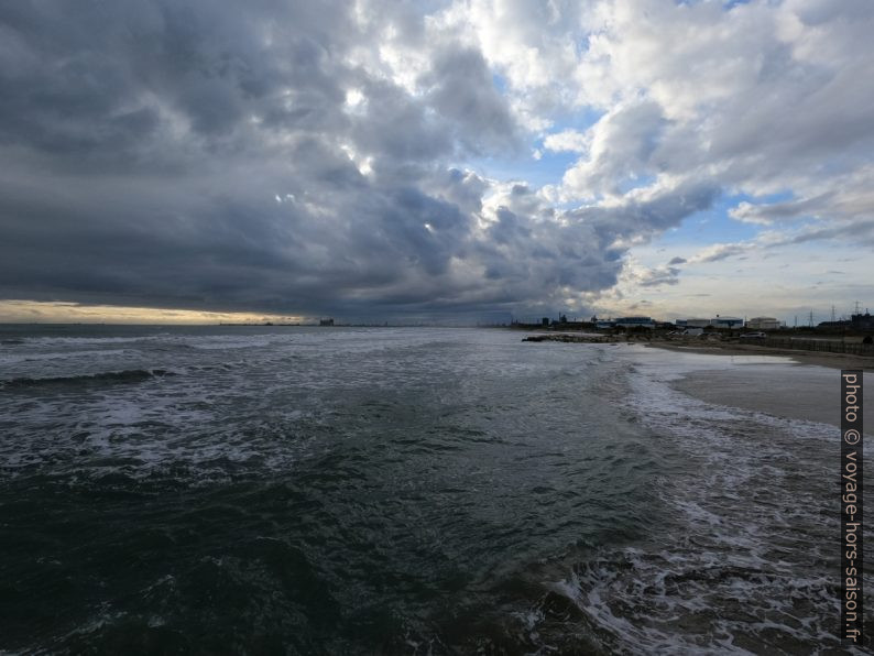 Temps gris sur la Plage du Cavaou. Photo © André M. Winter