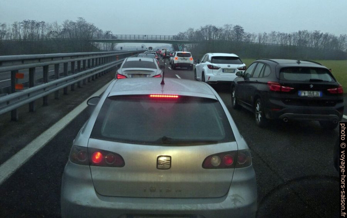 Bouchon sur l'autoroute A21 à Castel San Giovanni. Photo © André M. Winter