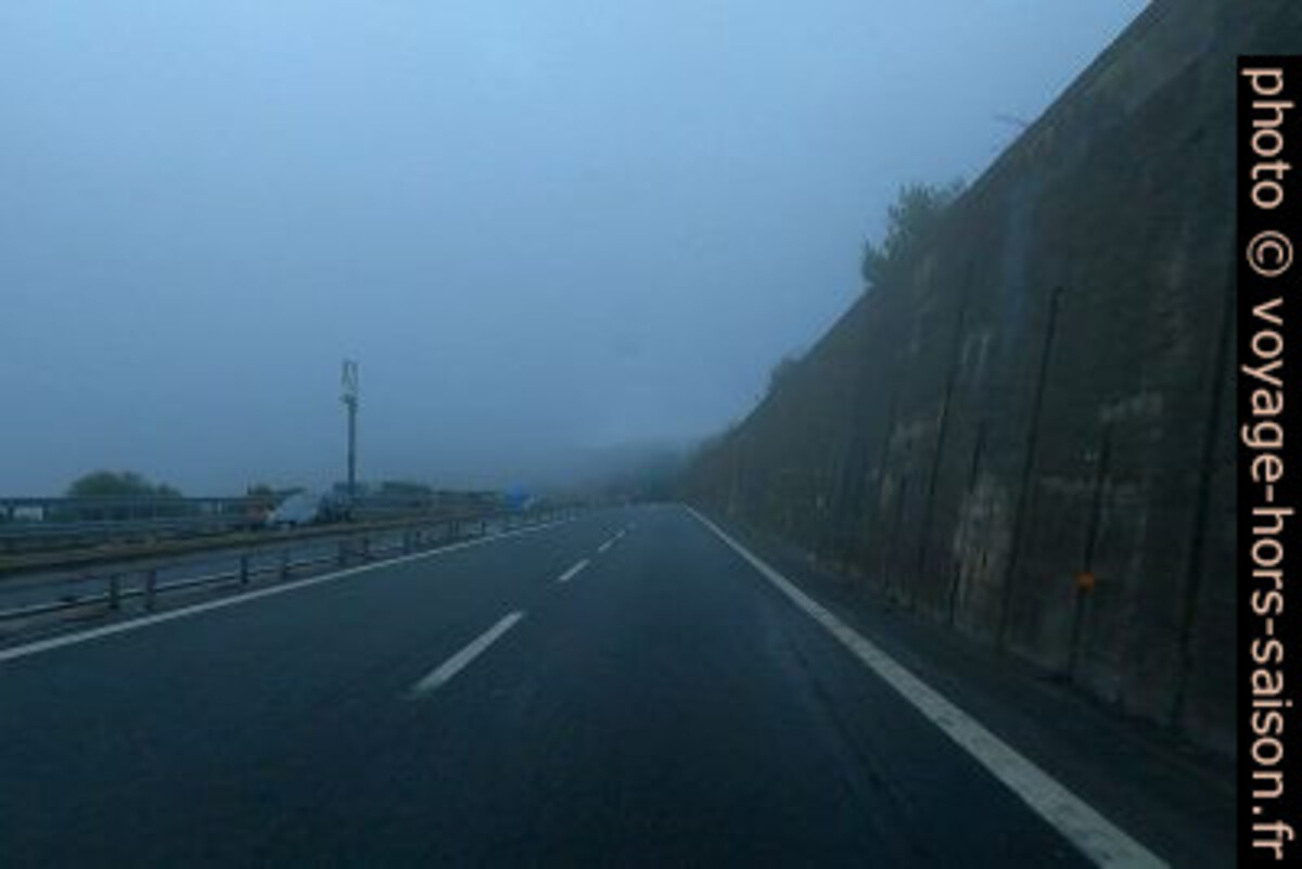 Brouillard à Vintimille. Photo © André M. Winter