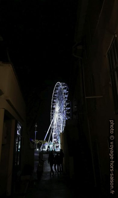 La grande roue d'Antibes de nuit. Photo © Alex Medwedeff