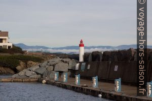 Le feu du Port Ferréol. Photo © André M. Winter