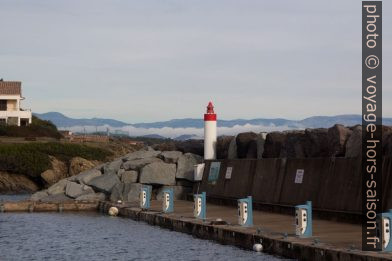 Le feu du Port Ferréol. Photo © André M. Winter