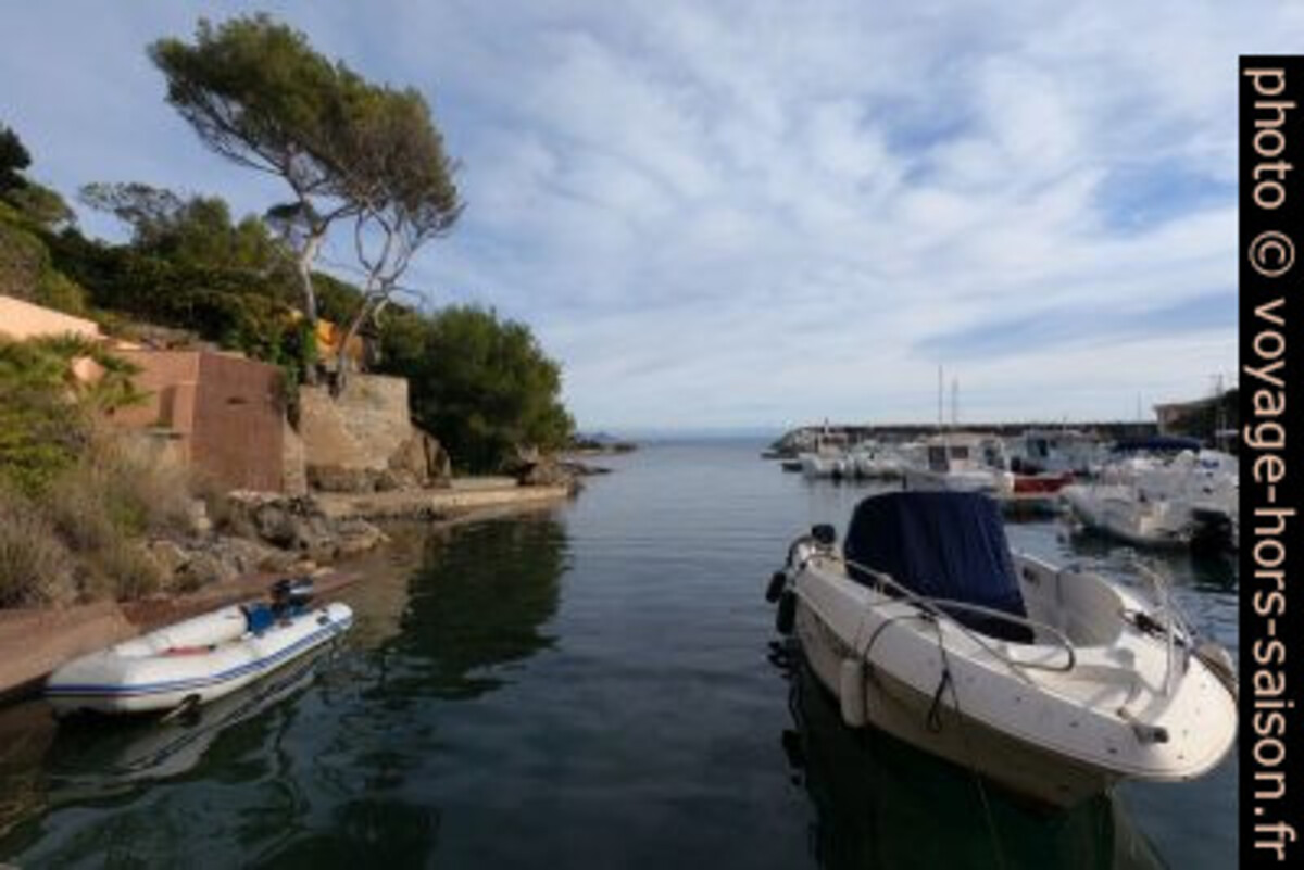 Au Port Ferréol. Photo © André M. Winter
