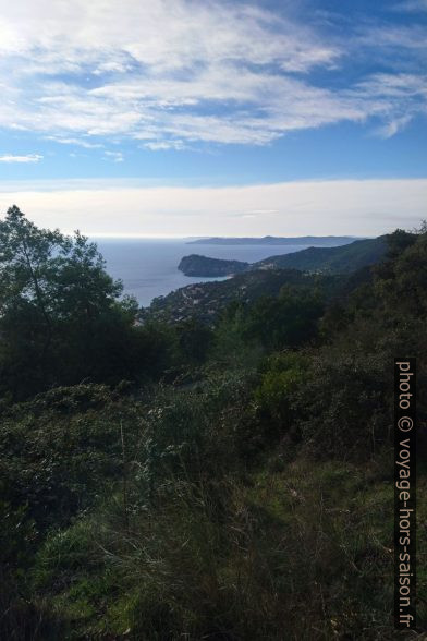 Le cap Nègre et les îles. Photo © André M. Winter