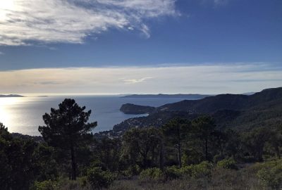 Le cap Nègre et les îles. Photo © Alex Medwedeff