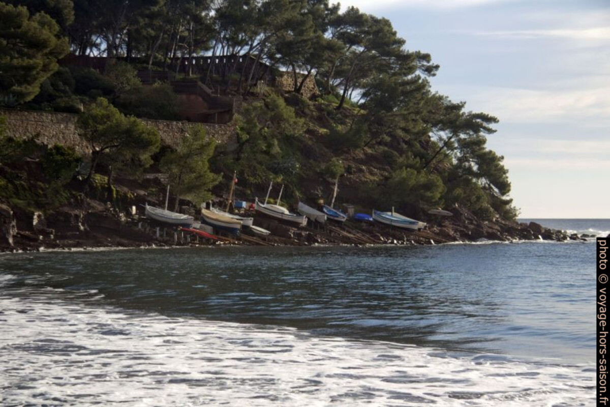 Les Pescadous de Fabrégas et la ruine du fort. Photo © André M. Winter