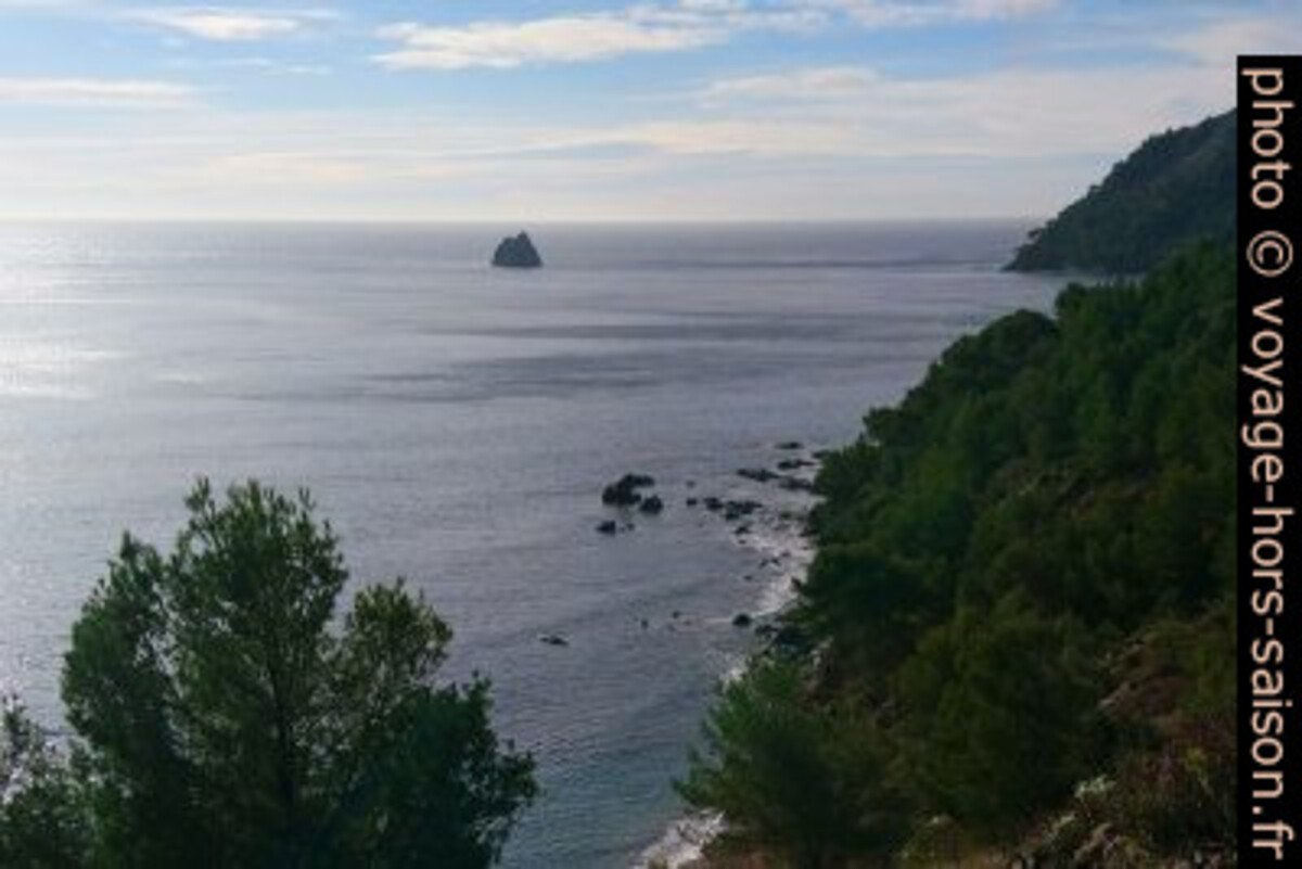 Vue vers les Deux Frères. Photo © André M. Winter