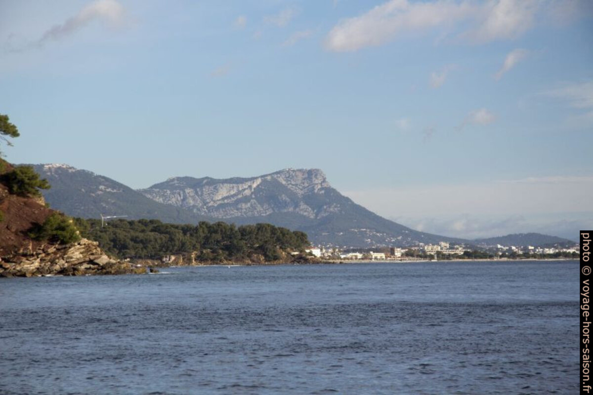 Le Mont Coudon. Photo © André M. Winter