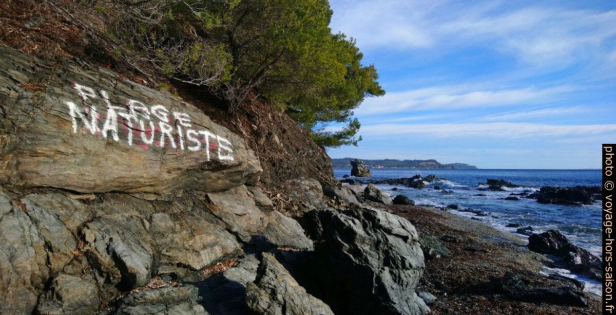 Graffiti Plage Naturiste. Photo © André M. Winter