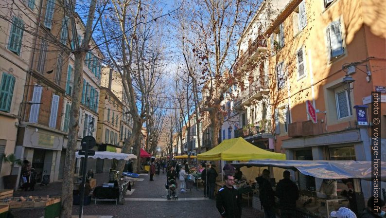 Le marché de la Seyne en hiver. Photo © André M. Winter