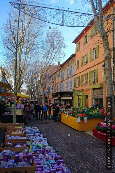 Le marché de la Seyne au Cours Louis Blanc en hiver. Photo © André M. Winter