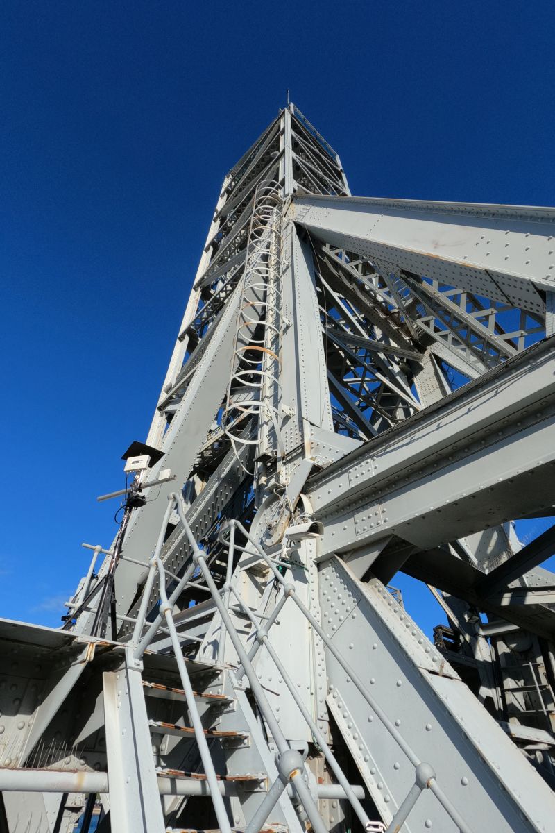 L'ancien pont levant des chantiers navals de La Seyne. Photo © André M. Winter