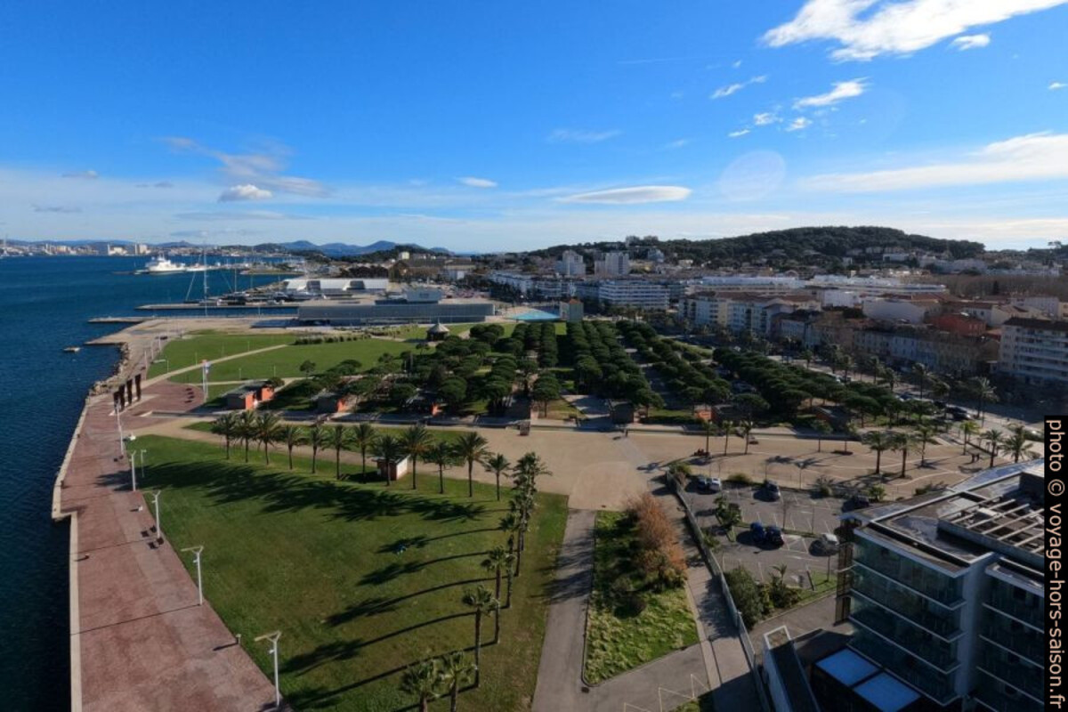 Le Quai Philippe Taillez et le Parc de la Navale. Photo © André M. Winter