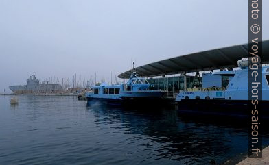 Quai des navettes à Toulon. Photo © André M. Winter