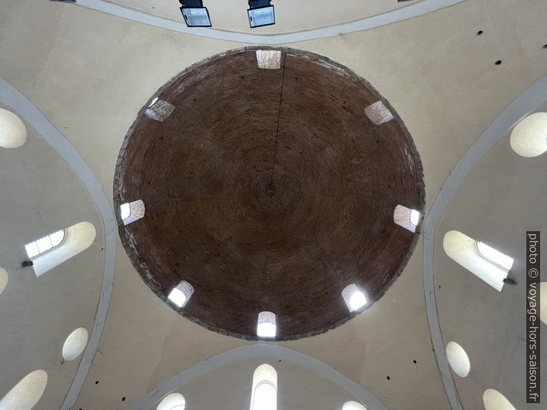 Coupole intérieure de la Mosquée Osman Chah. Photo Wikipedia CCSA4 Chabe01