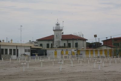 Le phare de Porto Garibaldi. Photo © André M. Winter