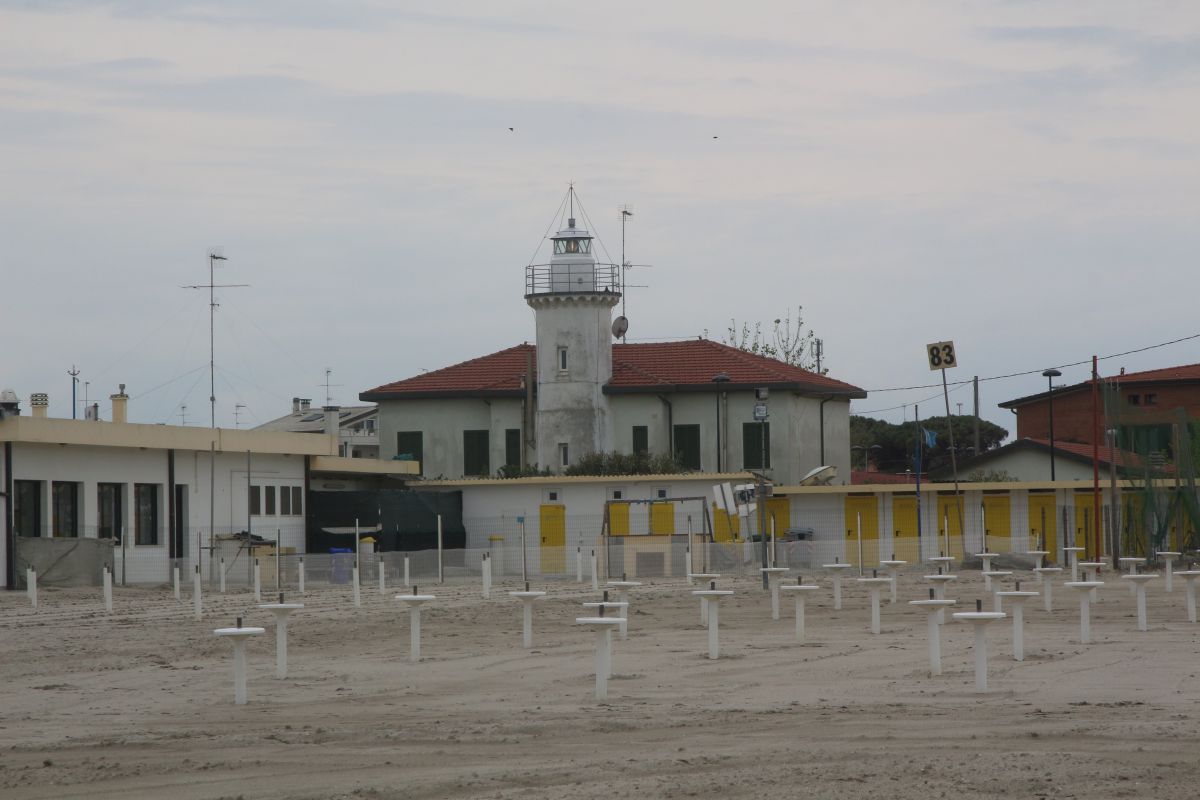 Le phare de Porto Garibaldi. Photo © André M. Winter