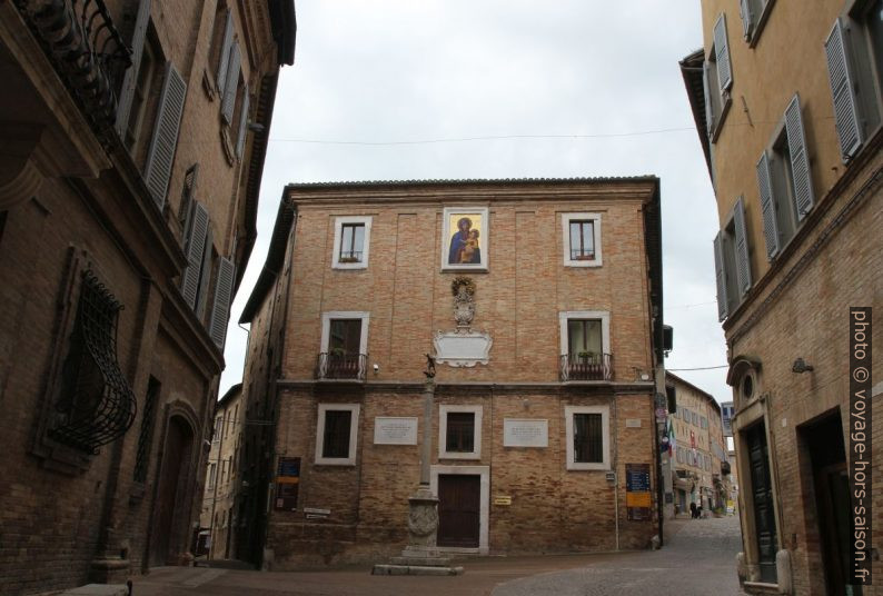 Palazzo Comunale di Urbino. Photo © Alex Medwedeff