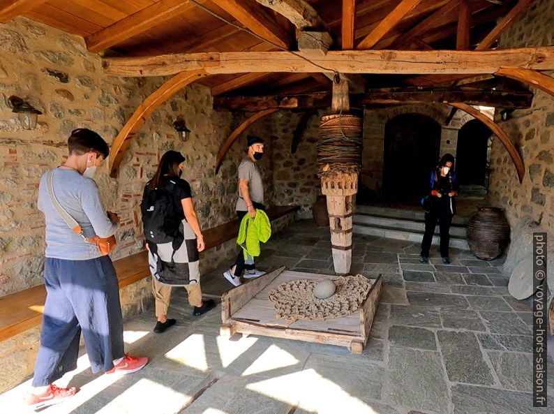 Treuil du monte-charge du Monastère Aghia Triada. Photo © André M. Winter