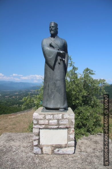 Statue de Thymios Vlachavas. Photo © André M. Winter