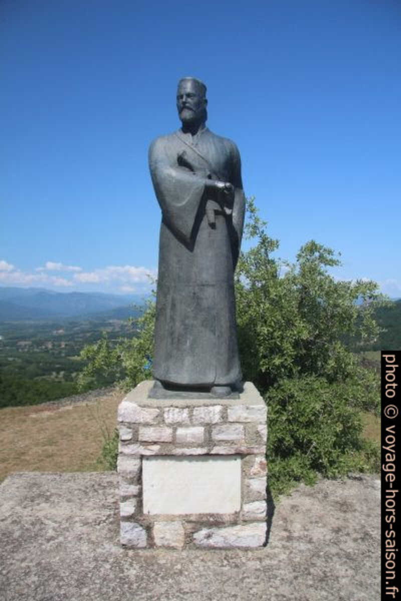 Statue de Thymios Vlachavas. Photo © André M. Winter