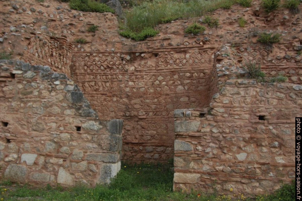 Chambre de l'Agora Romaine de Delphes. Photo © André M. Winter