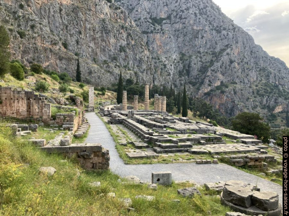 Ruine du Temple d'Apollon de Delphes. Photo © André M. Winter