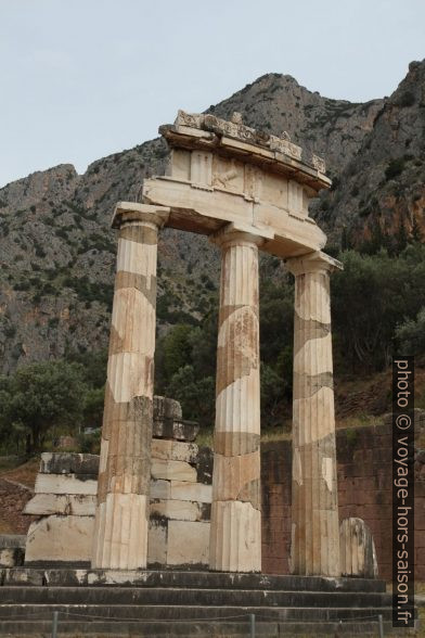 La Tholos de Delphes. Photo © Alex Medwedeff