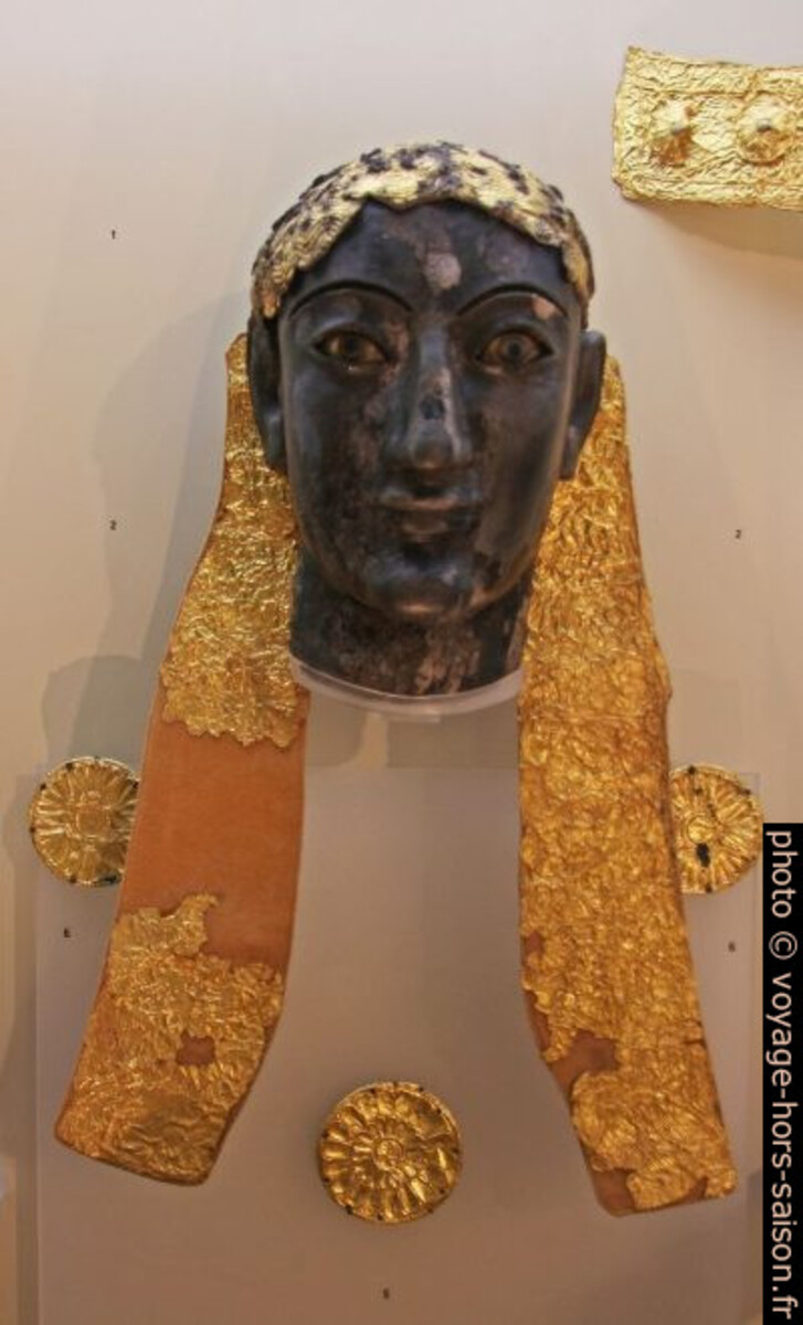 Tête de la statue chryséléphantine d'Apollon. Photo © André M. Winter