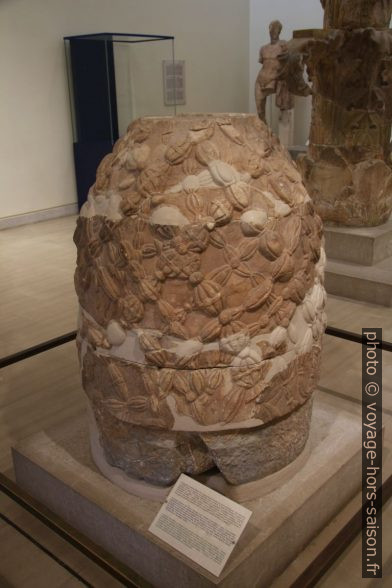 Omphalos de Delphes. Photo © André M. Winter