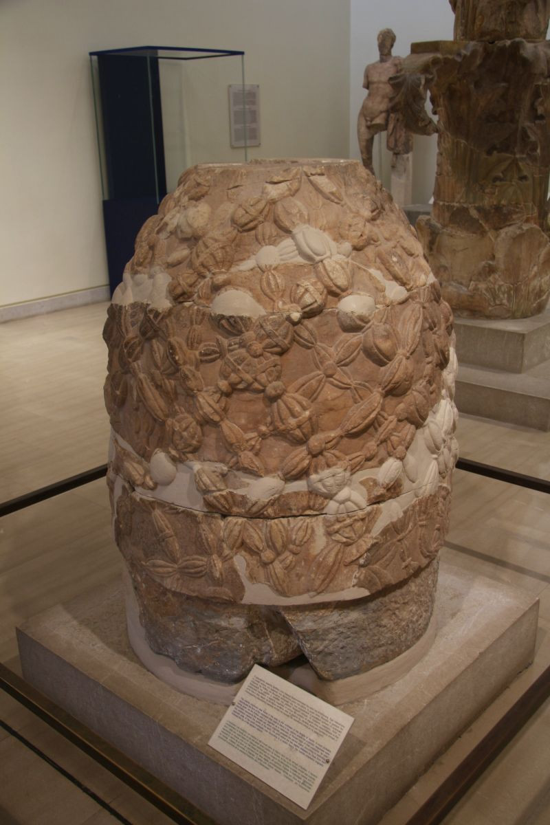 Omphalos de Delphes. Photo © André M. Winter