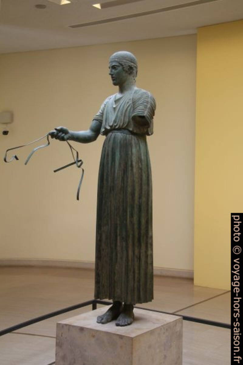 Statue en bronze de l'aurige de Delphes. Photo © André M. Winter