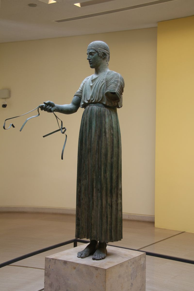 Statue en bronze de l'aurige de Delphes. Photo © André M. Winter