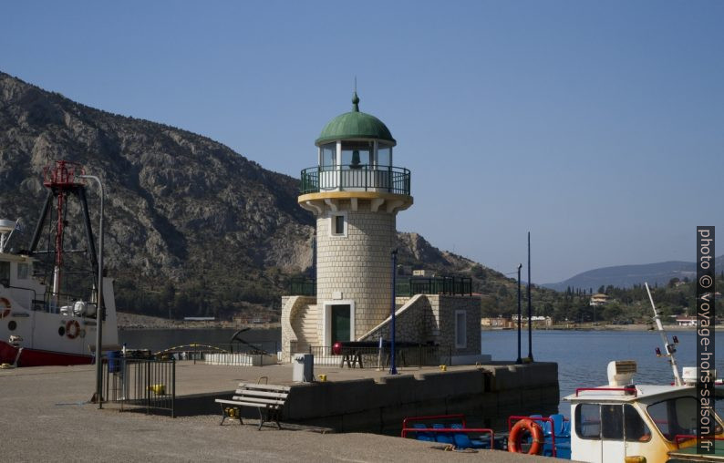 Le Phare d'Antikyra. Photo © Alex Medwedeff