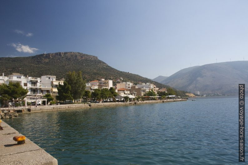 Partie est de la ville d'Antikyra. Photo © Alex Medwedeff