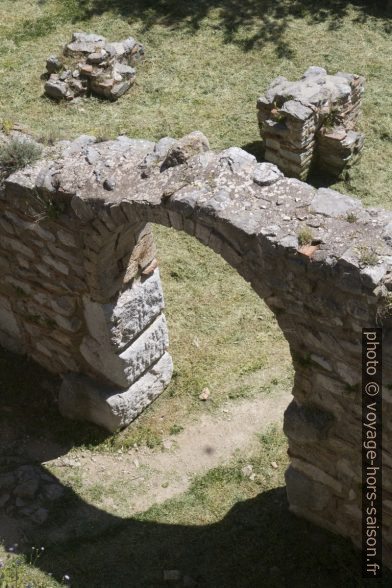 Un arc dans le Monastère d'Osios Loukas. Photo © Alex Medwedeff