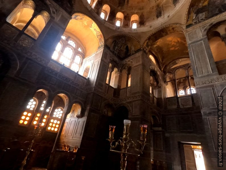 Dans la nef de l'église d'Osios Loukas. Photo © André M. Winter