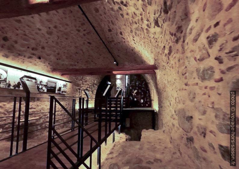 Couloir des anciennes cellules des moines. Photo © André M. Winter