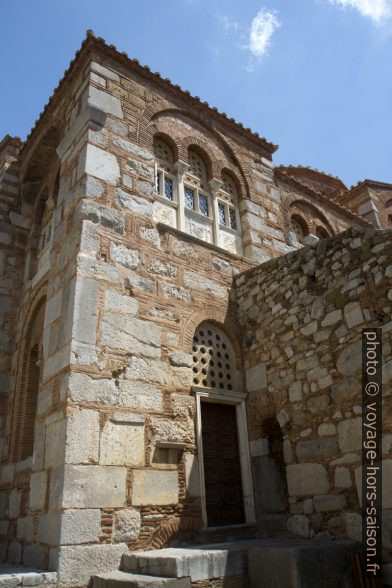 Angle sud-ouest de l'Eglise principale d'Osios Loukas. Photo © Alex Medwedeff