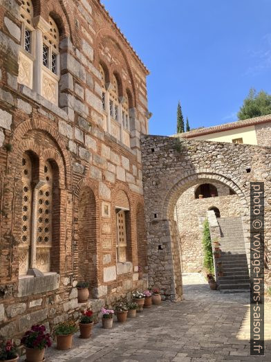 Façade nord de l'Eglise d'Osios Loukas. Photo © Alex Medwedeff