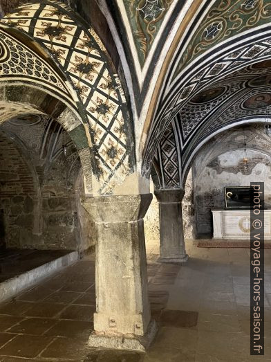 Voûtes décorées de la crypte de l'église d'Osios Loukas. Photo © Alex Medwedeff