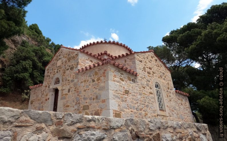 Chapelle de la Transfiguration dans un arbre. Photo © André M. Winter