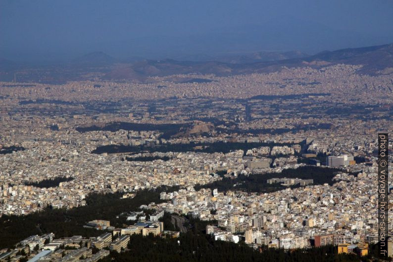 Vue du Mont Hymette sur l'Acropole d'Athènes. Photo © André M. Winter