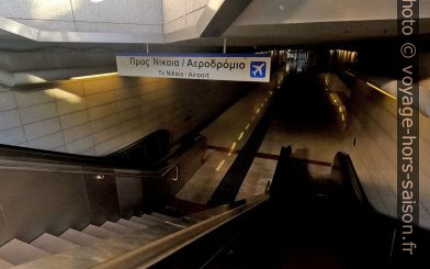 Escalator de la station de métro Placentia. Photo © André M. Winter