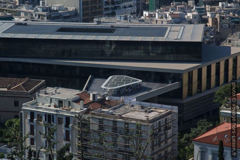 Terrasse du café du Musée de l'Acropole. Photo © André M. Winter