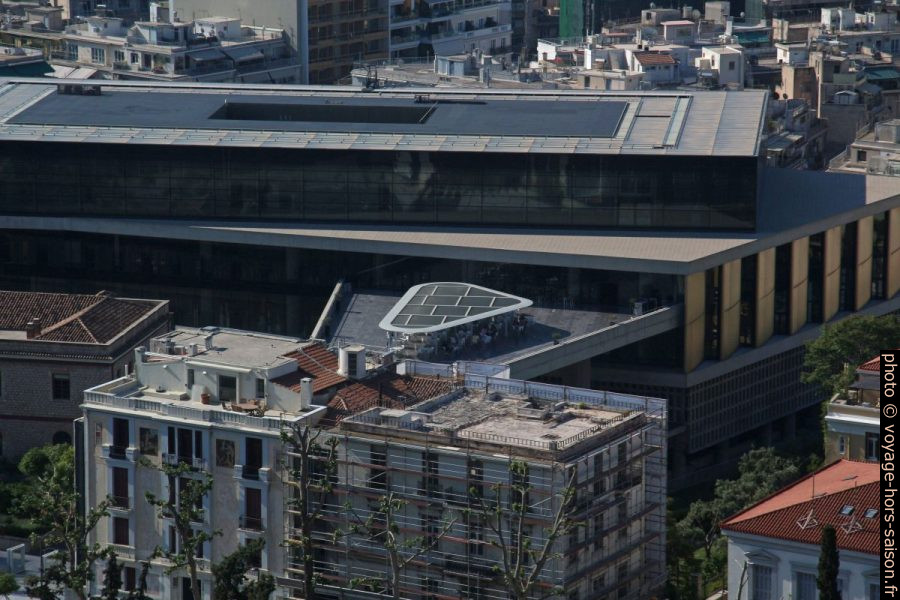 Terrasse du café du Musée de l'Acropole. Photo © André M. Winter