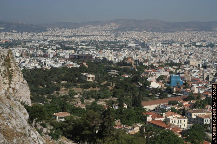 Vue du point de vue de l'Acropole vers l'Agora d'Athènes. Photo © Alex Medwedeff