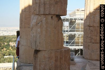 Colonnes disjointes des Propylées. Photo © André M. Winter